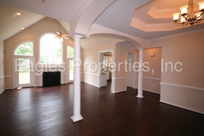 Building Photo - 411 Hunters Creek Dr