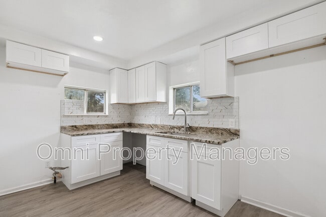 Foto del edificio - 23243 Columbus Ave