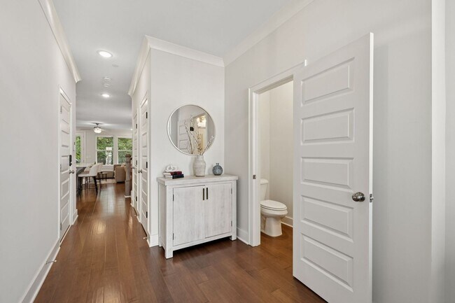 Building Photo - Like-new 3BR/2.5BA townhome in Canterbury!