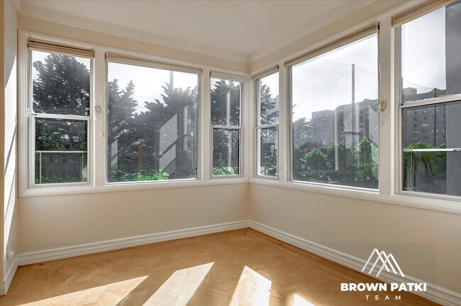 Foto del edificio - 2210 Golden Gate Ave
