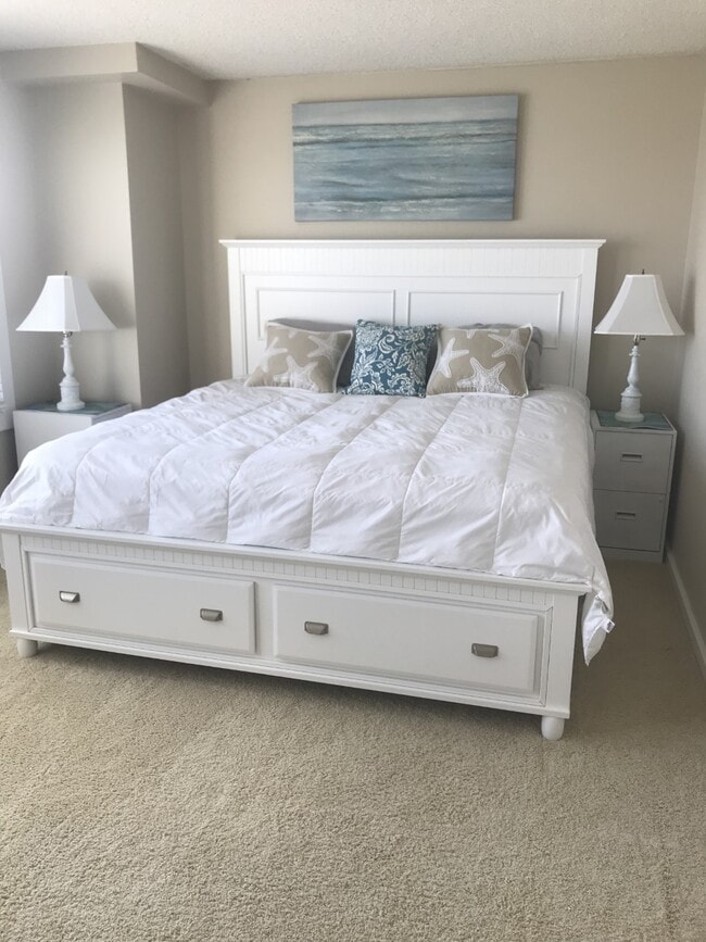 Building Photo - 31 E Grand Ave