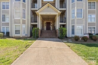 Building Photo - 6224 Rosecroft Dr