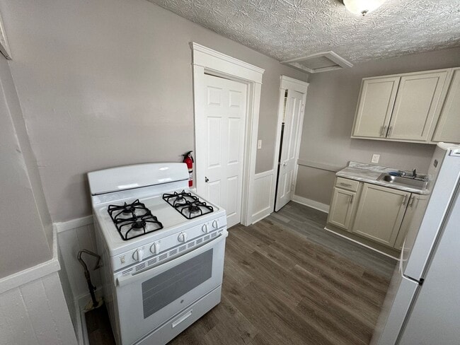 Foto del edificio - 3026 Monroe Ave