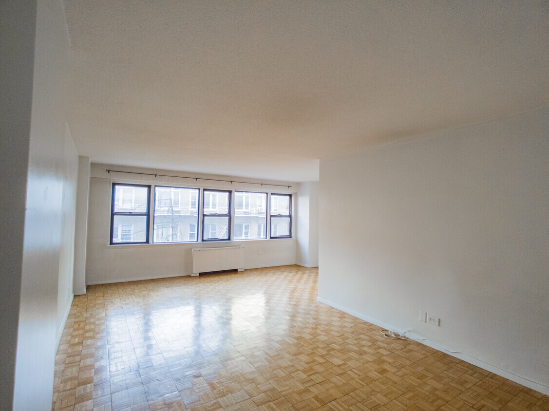 Living Room - 520 E 81st St