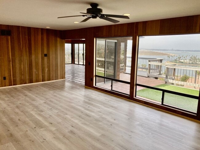 Building Photo - 3 Bed/ 2 Bath Home in Baypark Amazing Views!