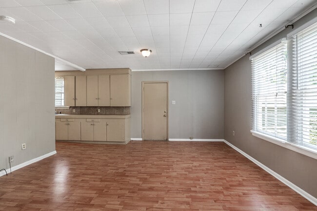 Building Photo - 1615 Marshall Dr