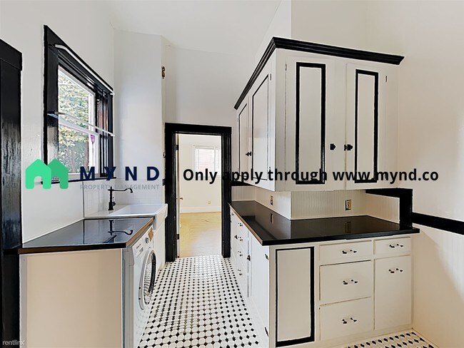 Building Photo - 2 br, 1 bath  - 2626 J St Unit 3 Unit 3