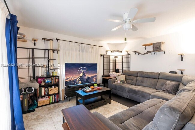 Foto del edificio - 9490 SW 77th Ave