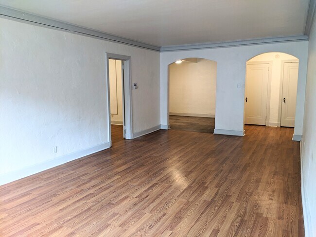 Building Photo - 5624 Hempstead Rd