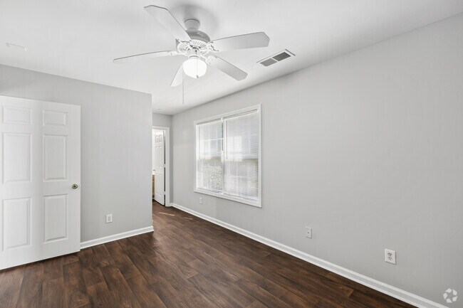 El Princeton 2BR, 2BA - 950SF - Dormitorio principal - Lawyers Ridge Apartments