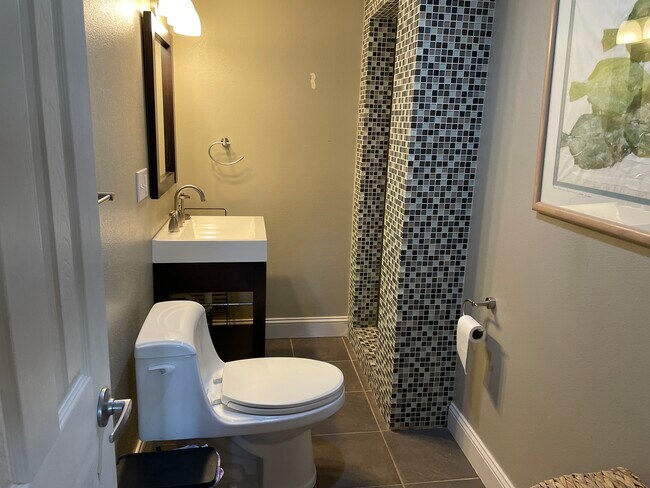 Foto del edificio - 421 Senter Dr