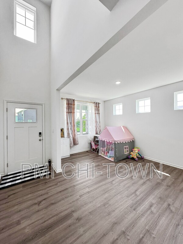 Building Photo - 765 Kentshire Cir