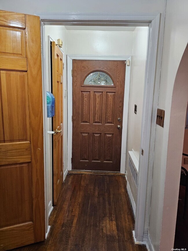 Foto del edificio - 566 E 80th St