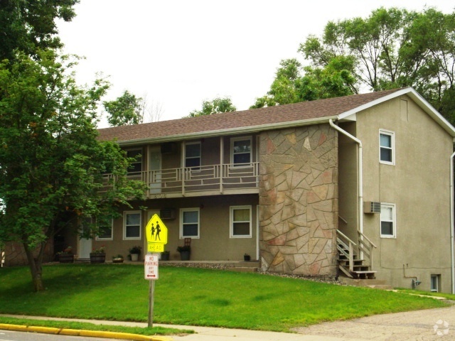 Building Photo - 606 N Main St