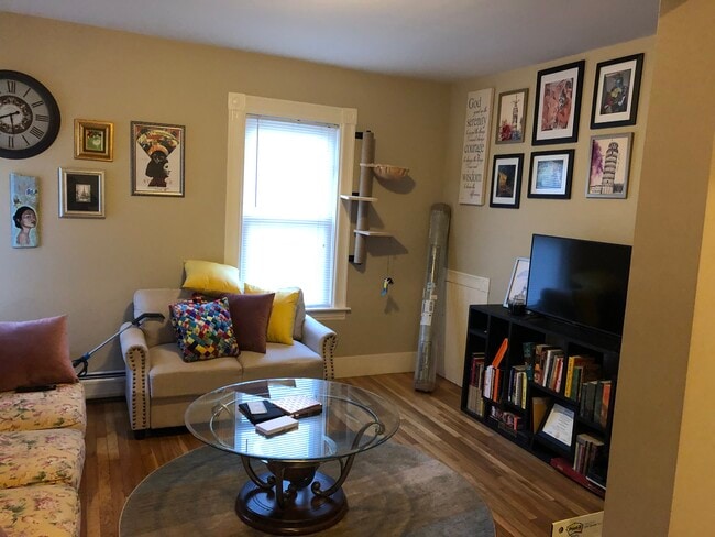 Building Photo - 206 Jewett St