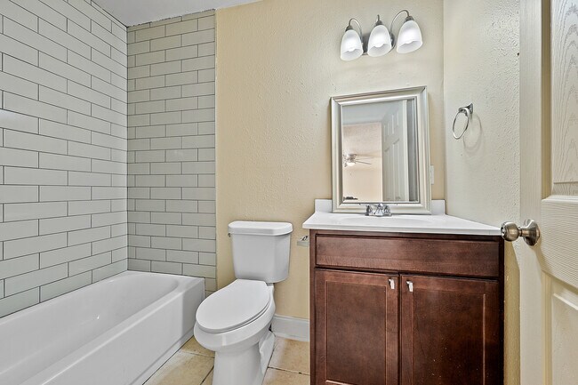 Foto del edificio - 1077 N Donmoor Ave