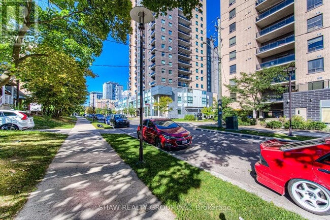 Photo du bâtiment - 318-1318 Spruce St