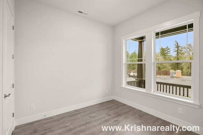 Foto del edificio - Beautiful 5BD, 3Bth +Bonus/Office in Ridge...