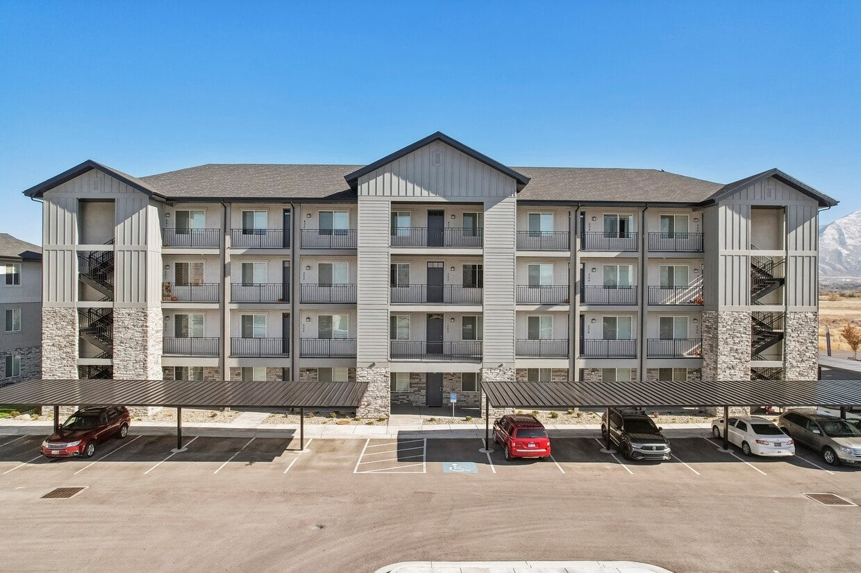 Primary Photo - Arrowhead Place Luxury Apartment Homes