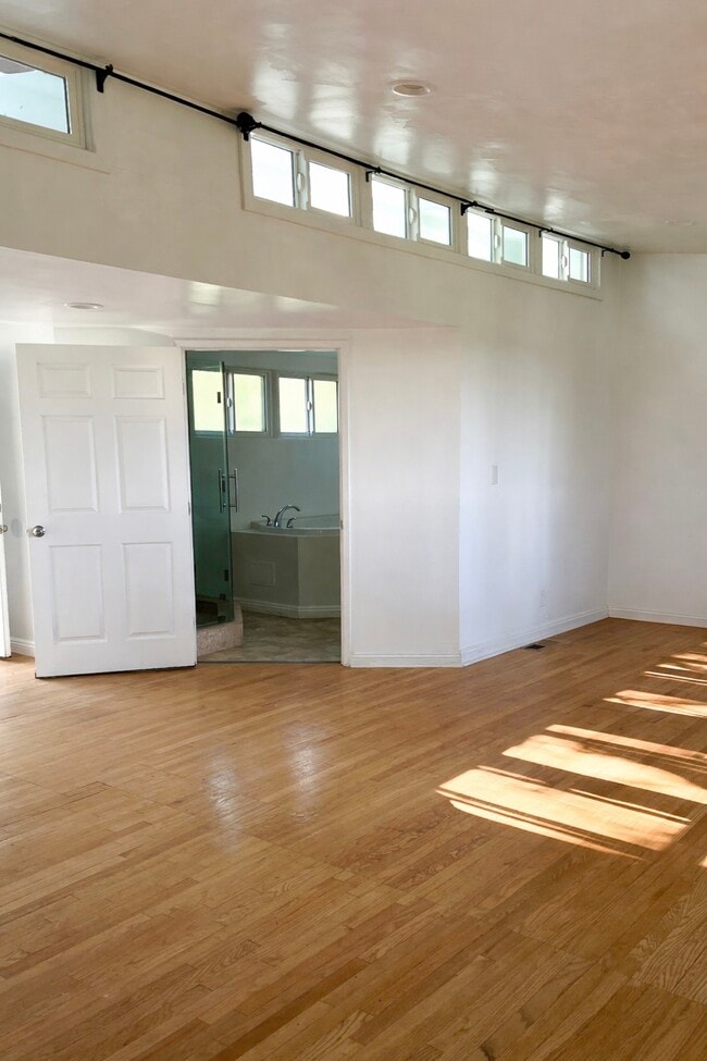 Building Photo - 1404 San Remo Dr