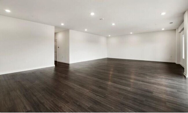 Open Living Area - 4361 S Congress Ave