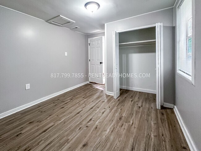 Foto del edificio - 1316 Rayfield Dr