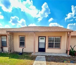Building Photo - 1051 Country Club Dr