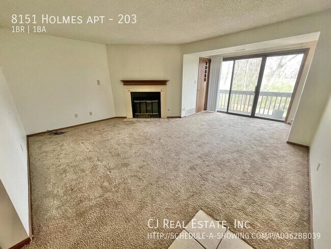 Foto del edificio - 8151 Holmes Rd