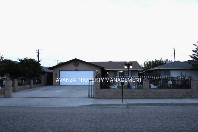 Building Photo - 1 Yr Lease