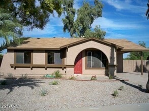 Building Photo - 2216 W Straford Dr