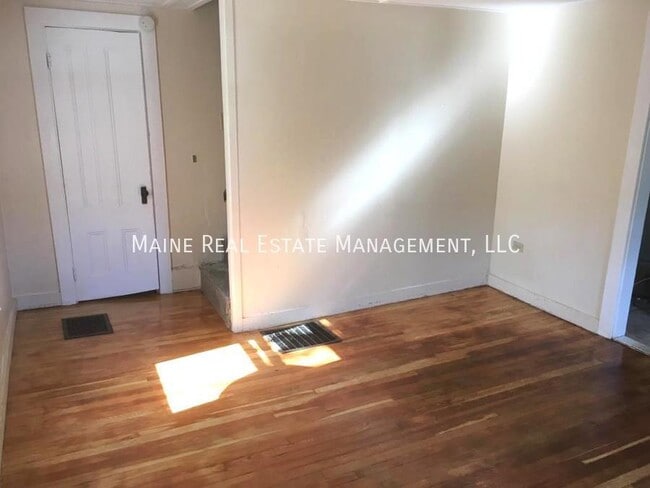 Building Photo - 35a Coldbrook Rd