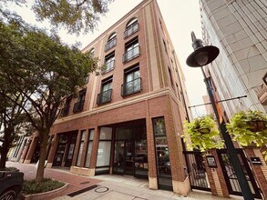 Building Photo - 1520 Main St