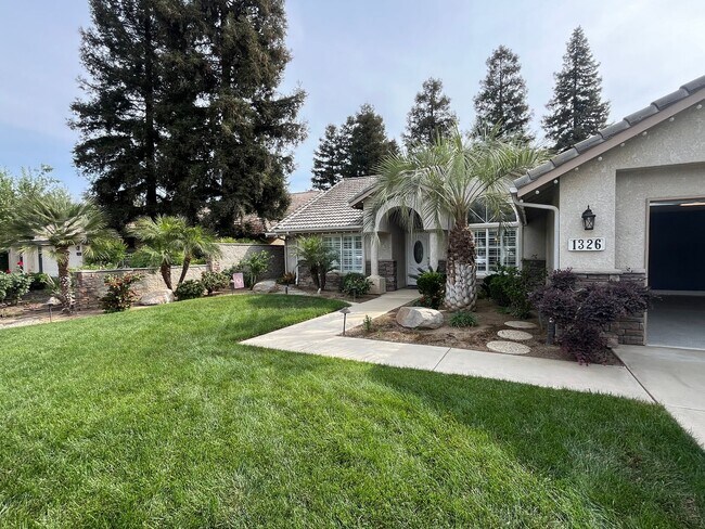 Building Photo - Beautiful Southside Visalia Home! Coming Soon!