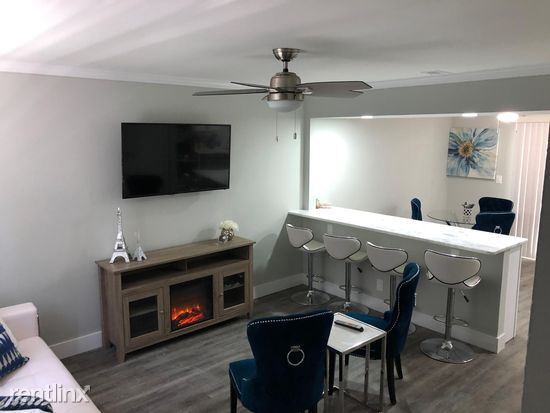 Building Photo - 2 br, 1 bath Townhome - 3559 Eden Avenue