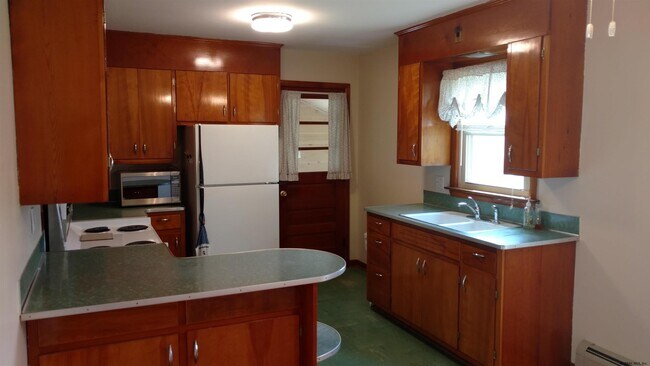Building Photo - 37 Pawling Ave