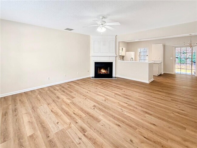 Building Photo - 4085 Howell Park Rd