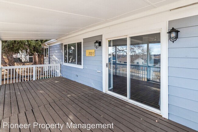 Building Photo - 3 br, 1 bath House - 701 S Navajo St