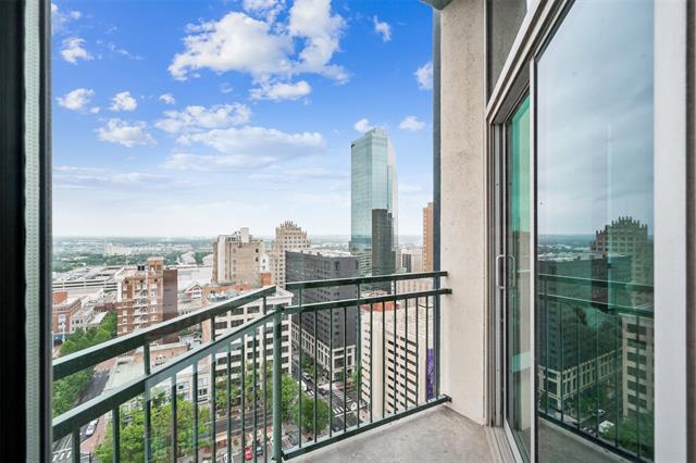 Building Photo - 500 Throckmorton St