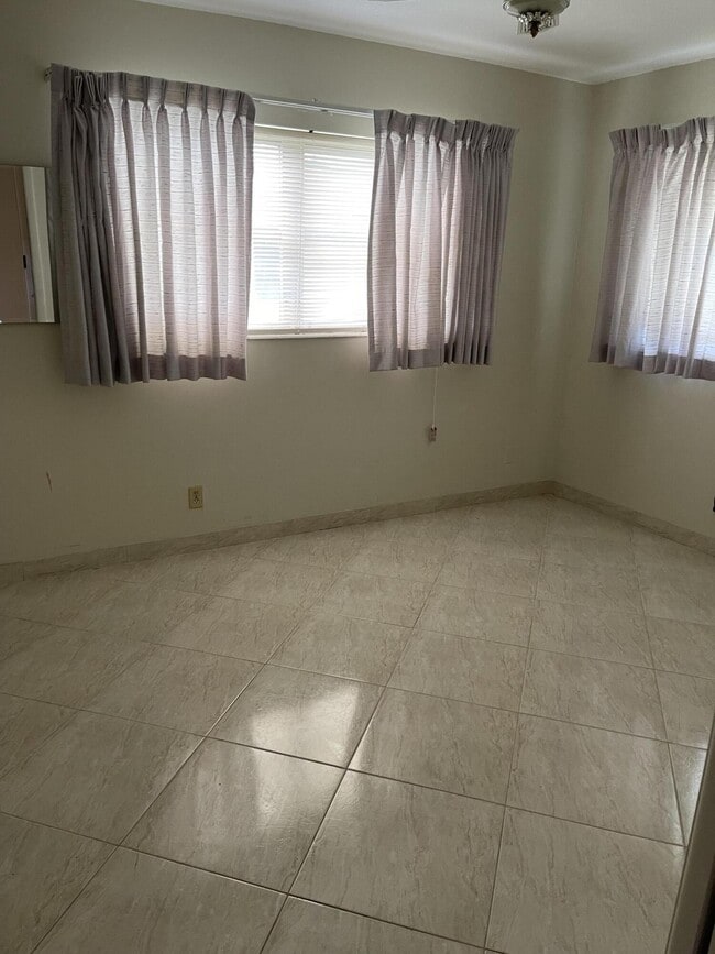 Building Photo - 2855 Crosley Dr E