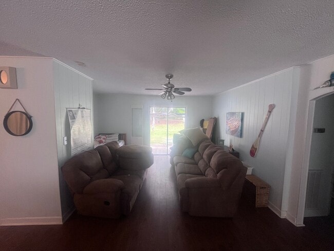 Building Photo - 100 Douglas Dr