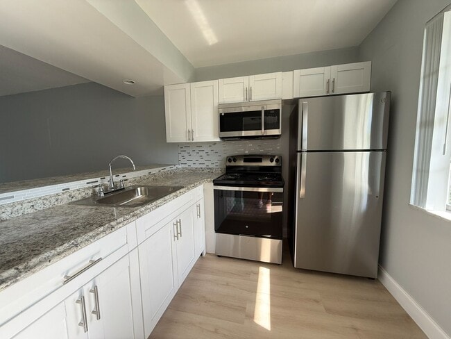 Building Photo - Brandon Palm Springs Apartment Homes