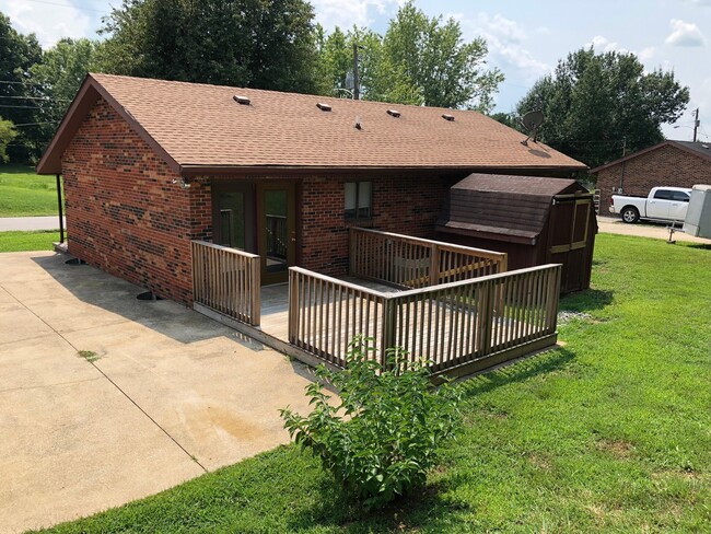 Building Photo - 202 Norwood Dr