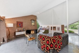 Building Photo - 4603 Ivanhoe St