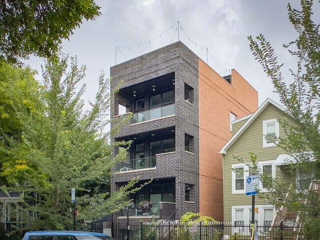 Building Photo - 1812 N Sawyer Ave