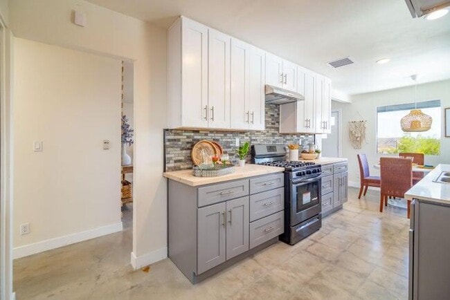 Building Photo - 61455 Adobe Dr