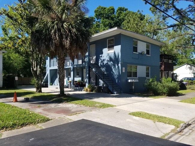 Cuádruple - 1564 W 14th St