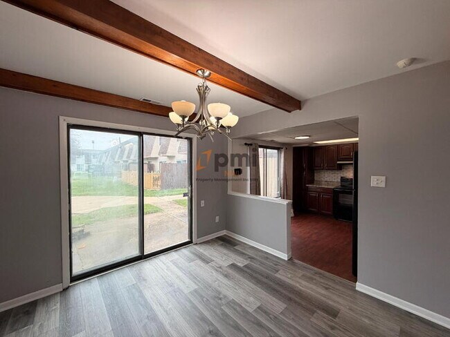 Foto del edificio - 354 E 60th Dr