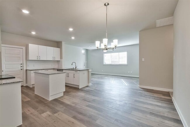 Building Photo - 25555 Starling Ln