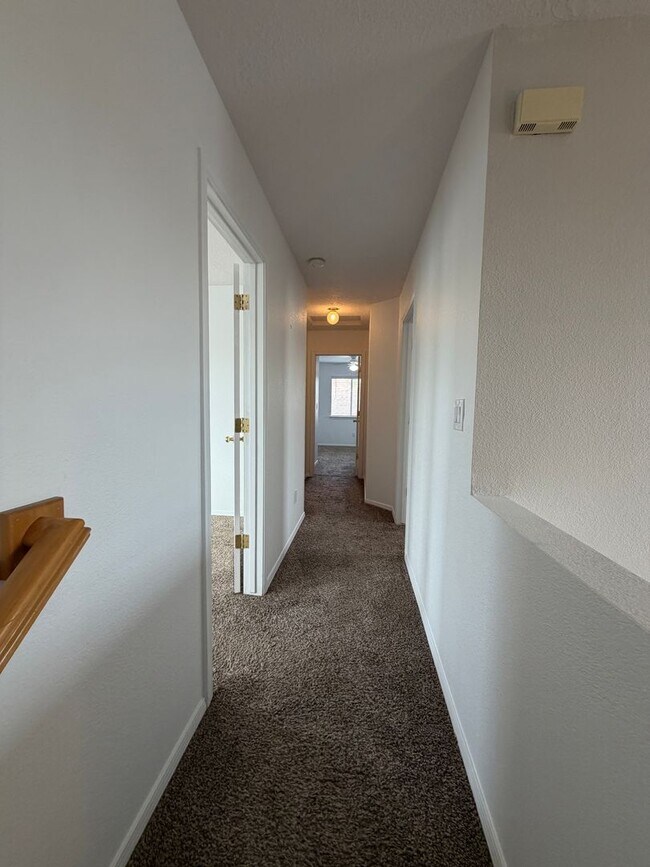 Foto del edificio - 3 Bedroom Home Available Near Paseo Del Norte Blvd NE & Rainbow Blvd NW!