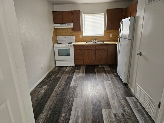 Building Photo - 205 N 400 W